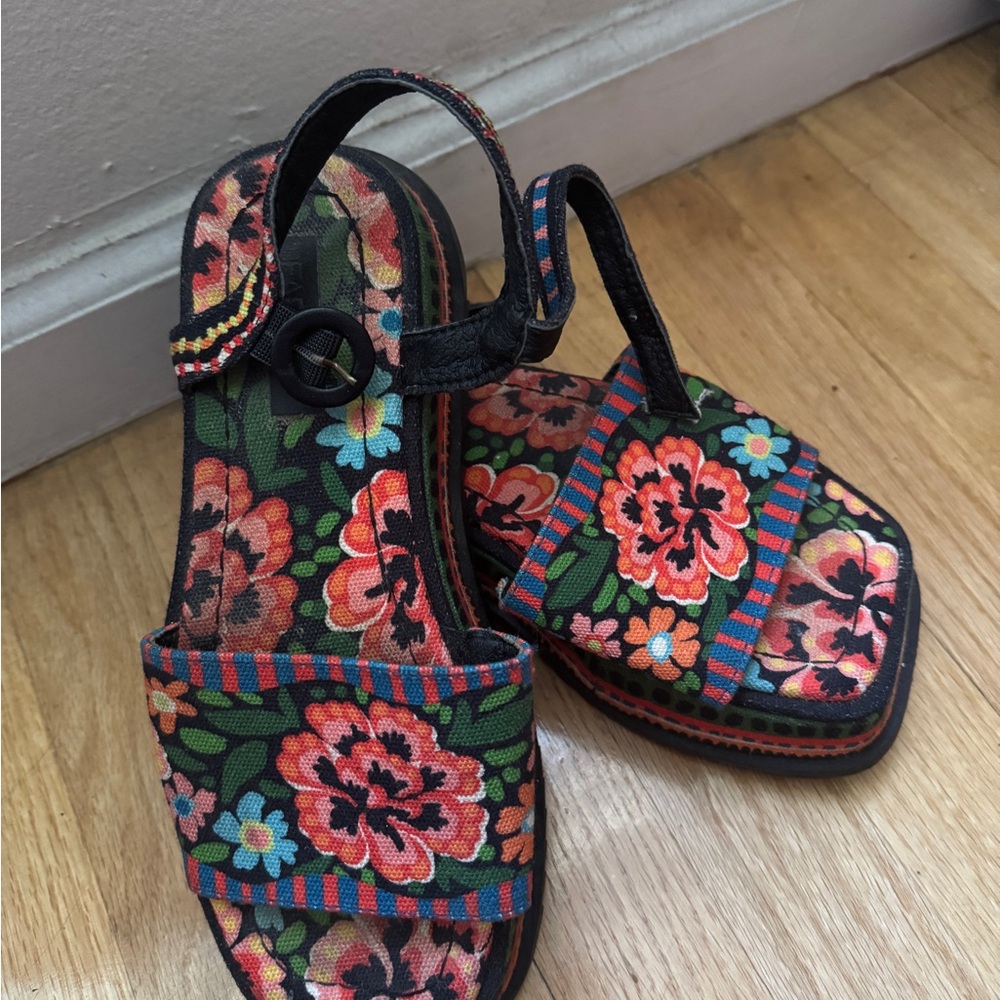 FARM Rio Floral Sandals